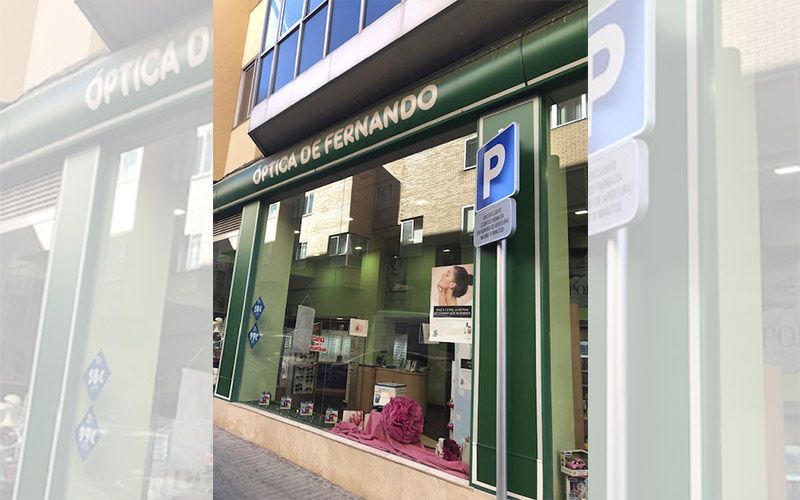 Farmacia Sara de Fernando fachada de óptica 